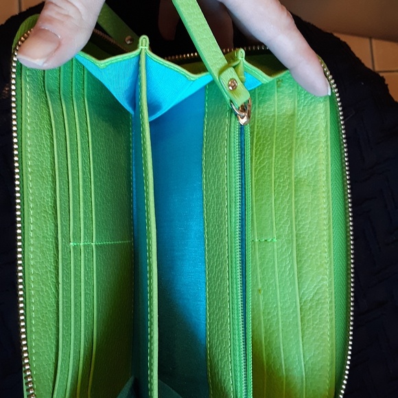 Large Kate Spade Green Zip Around Wallet. - Picture 3 of 8